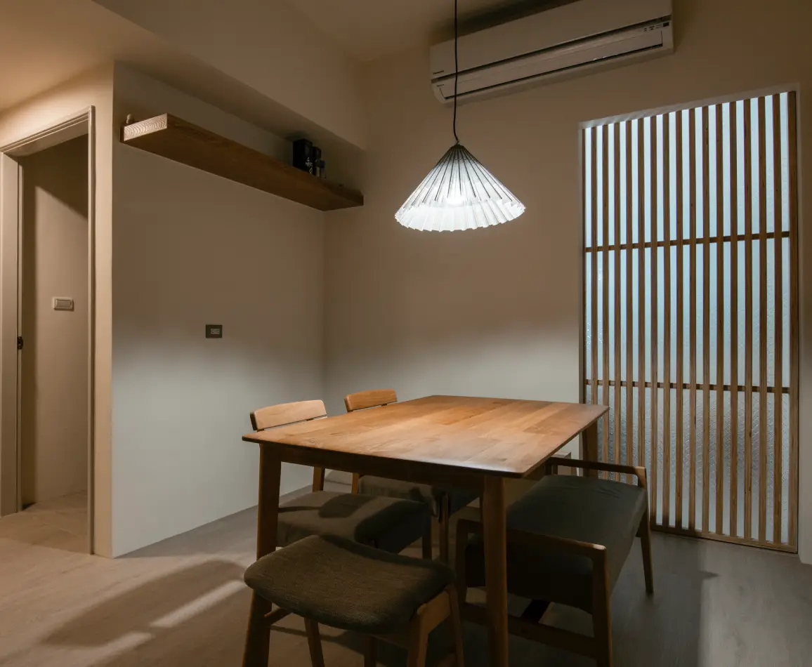台北室內設計、汐止室內設計、室內設計、室內裝潢、空間設計、老屋翻修、舊屋翻新、日式、海棠玻璃、格柵門、餐桌